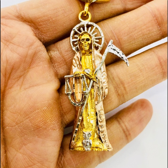 Gold Filled Santa Muerte pendant with chain - Picture 1 of 7